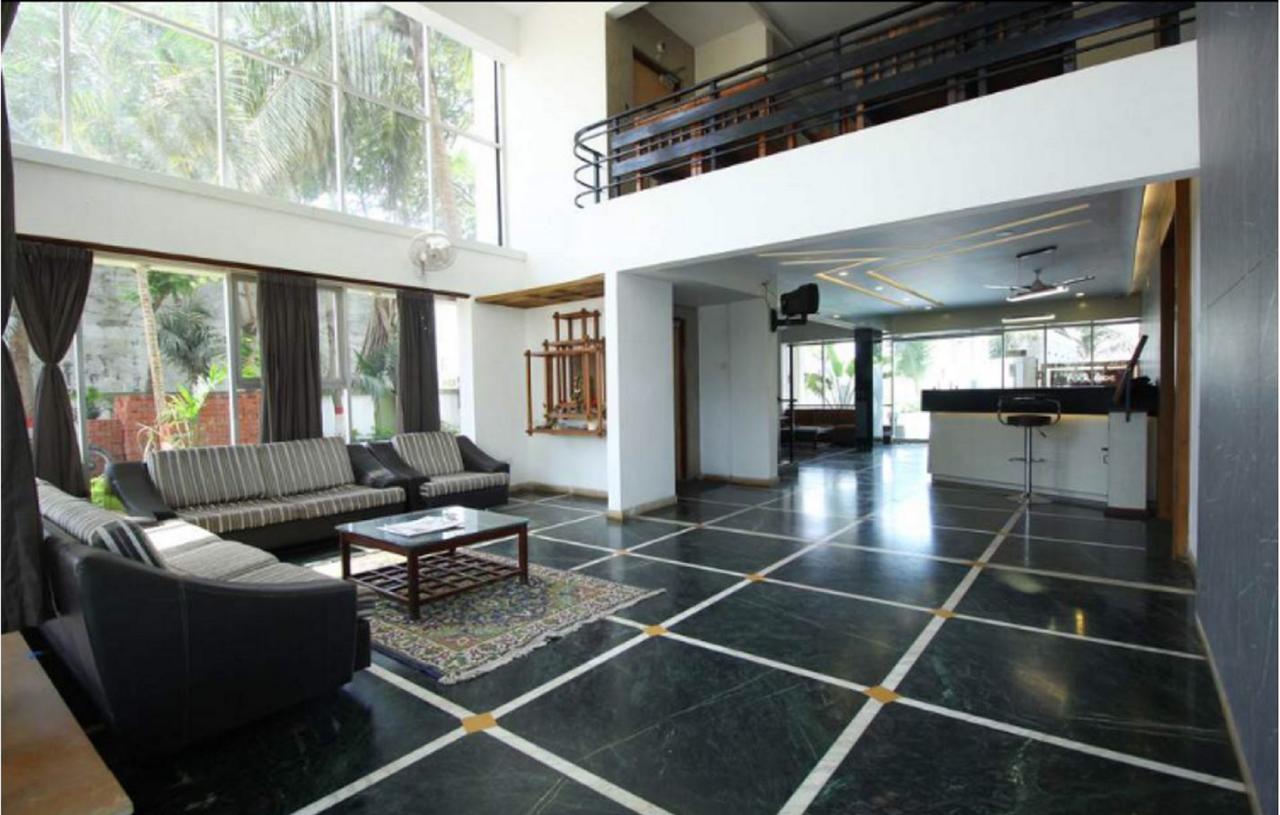 Hotel Executive สุรัต ภายนอก รูปภาพ