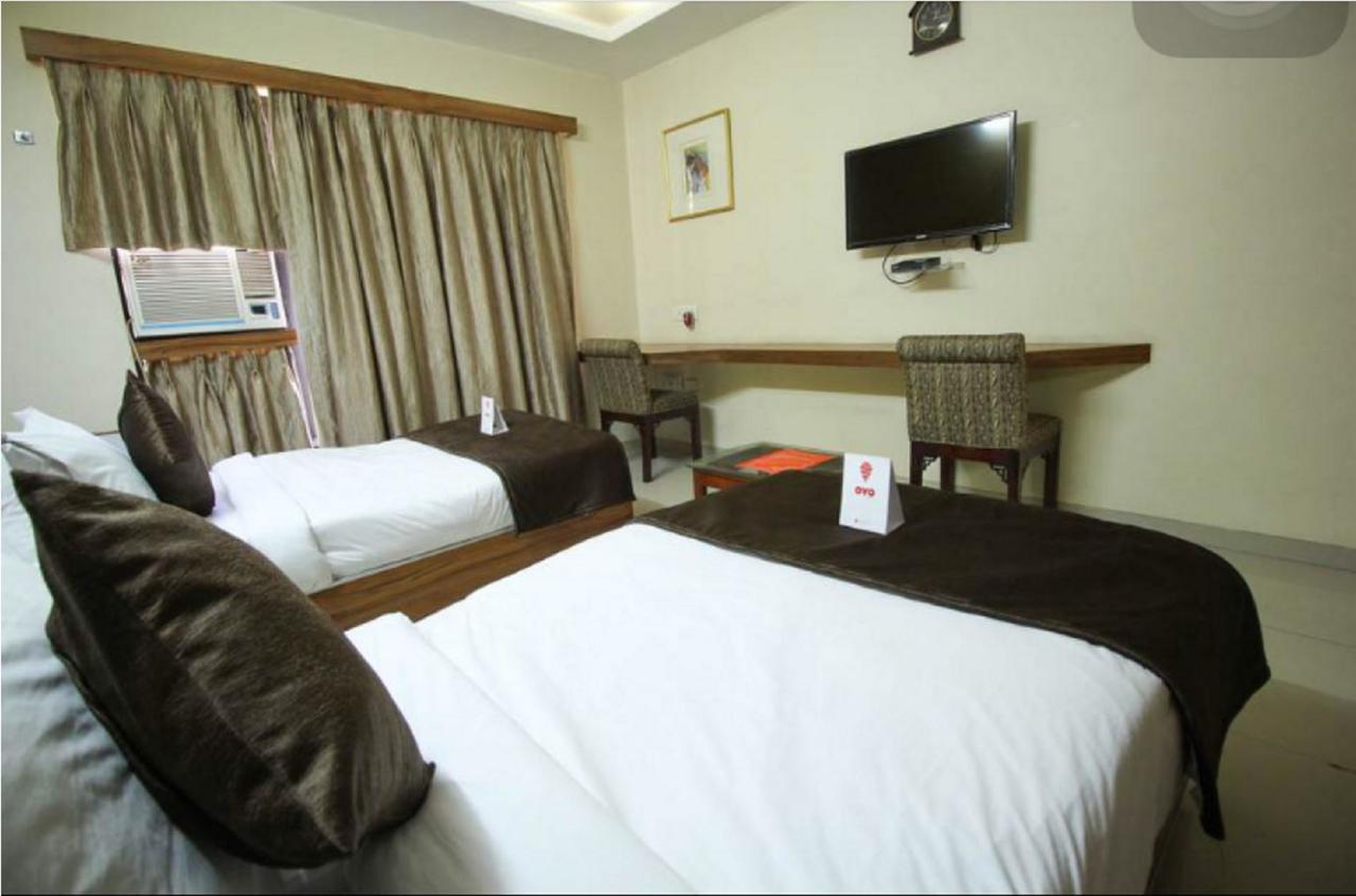 Hotel Executive สุรัต ภายนอก รูปภาพ