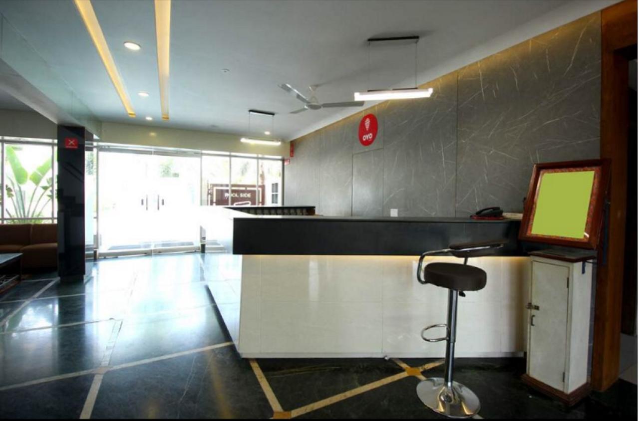 Hotel Executive สุรัต ภายนอก รูปภาพ