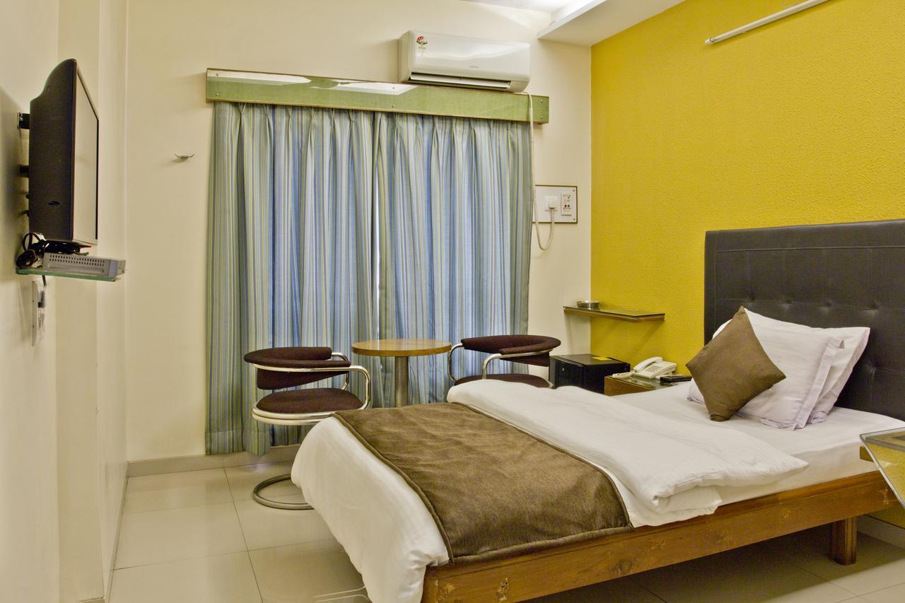 Hotel Executive สุรัต ภายนอก รูปภาพ