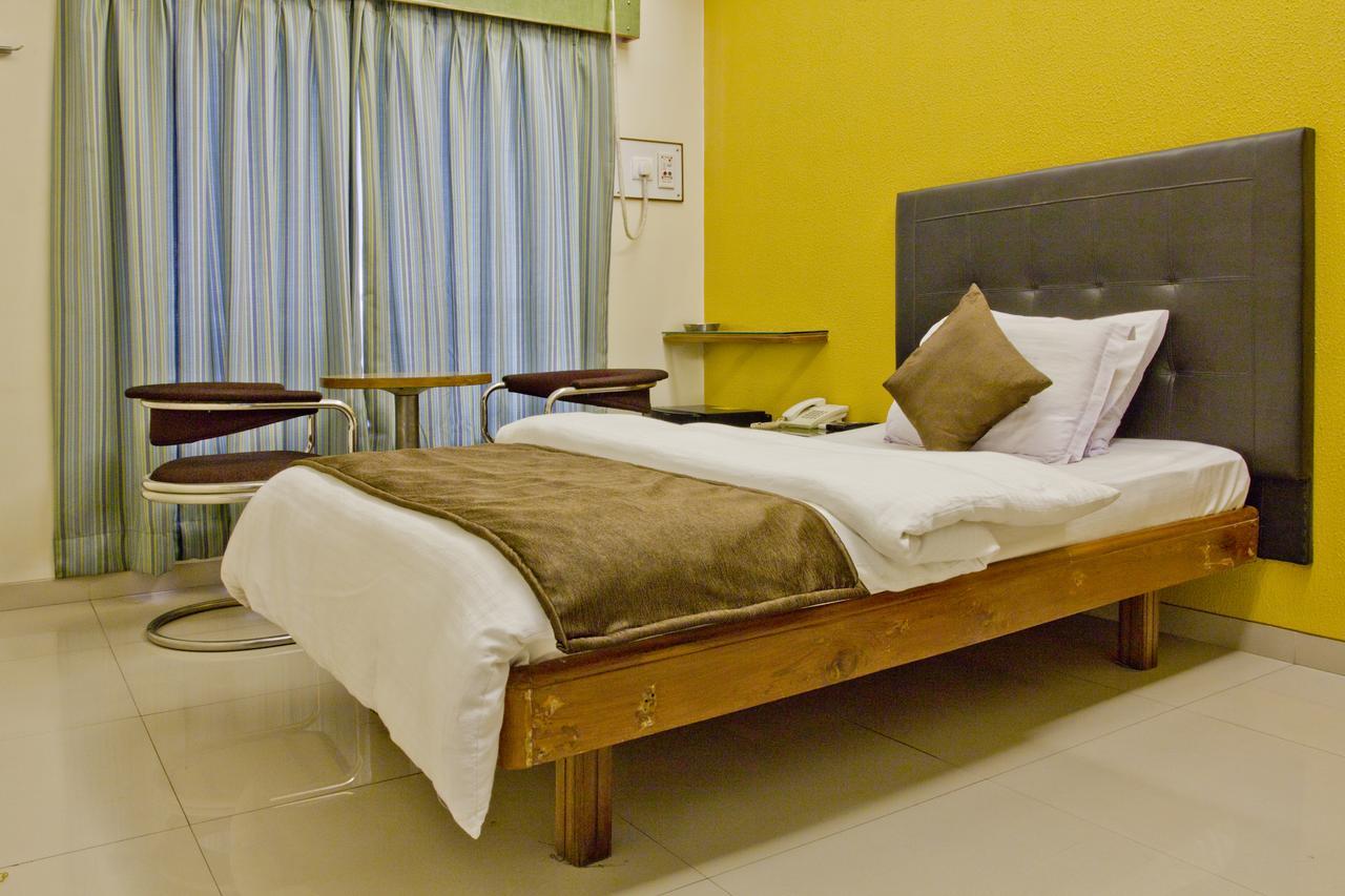 Hotel Executive สุรัต ภายนอก รูปภาพ