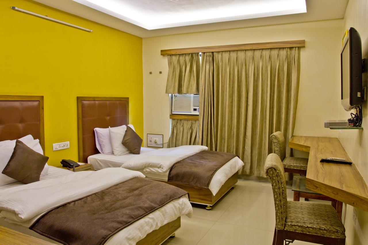 Hotel Executive สุรัต ภายนอก รูปภาพ