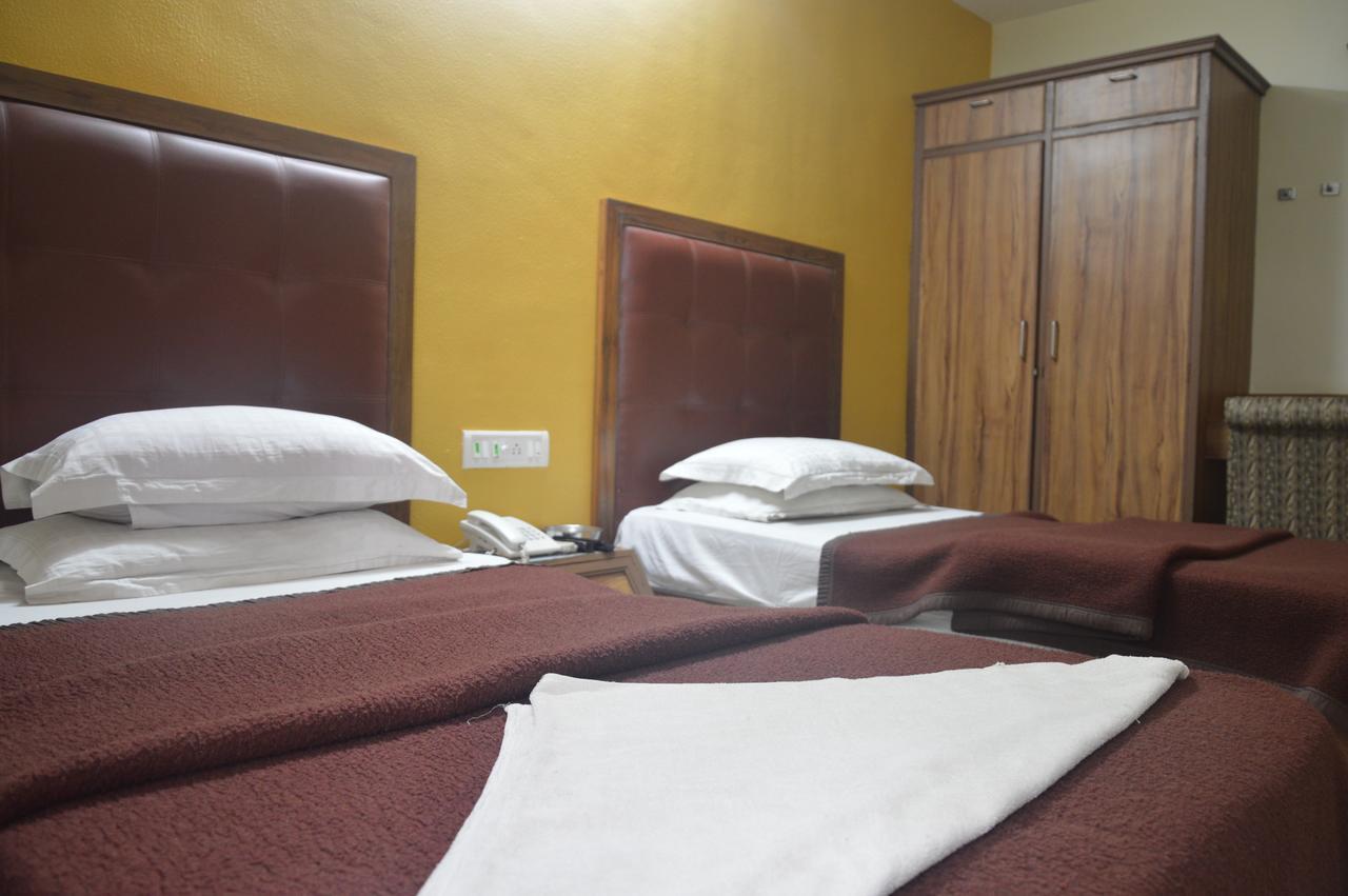 Hotel Executive สุรัต ภายนอก รูปภาพ